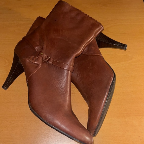 Women’s Size 11 Bruno Valenti Mid-Calf Chestnut heel Boots 3 inch heel - Picture 2 of 8